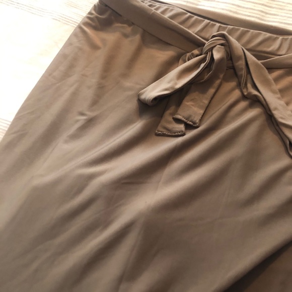 Mid length skirt with front slit - Mendocino - Picture 2 of 4